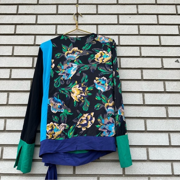 Diane Von Furstenberg 100% Silk Crossover Tie Blouse Blue Green Black Floral - Picture 12 of 15
